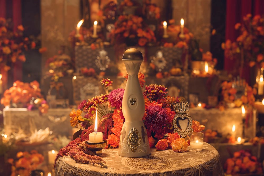 L’édition limitée annuelle Día de Muertos de Clase Azul Mexico rend hommage aux souvenirs avec Recuerdos post image