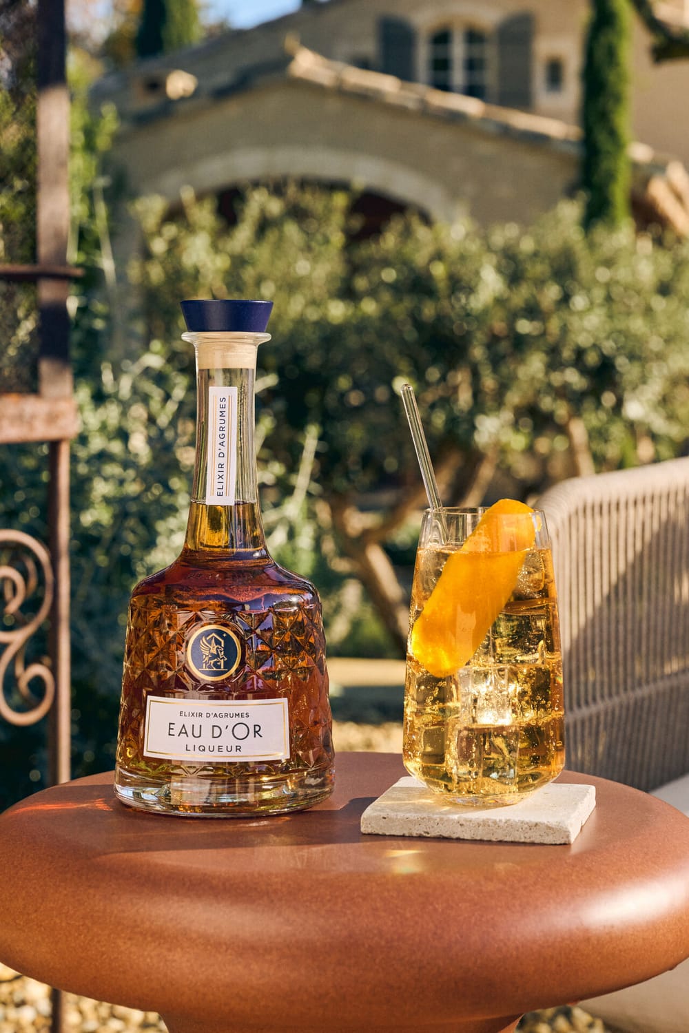 La distillerie Pegasus dévoile Eau d'Or, une liqueur d'agrumes biologique inspirée de la Côte d'Azur post feature image