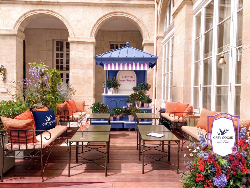 GREY GOOSE Berry Rouge fait fleurir l’art de vivre à la française avec son nouveau lieu éphémère : Le Jardin Berry Rouge post image