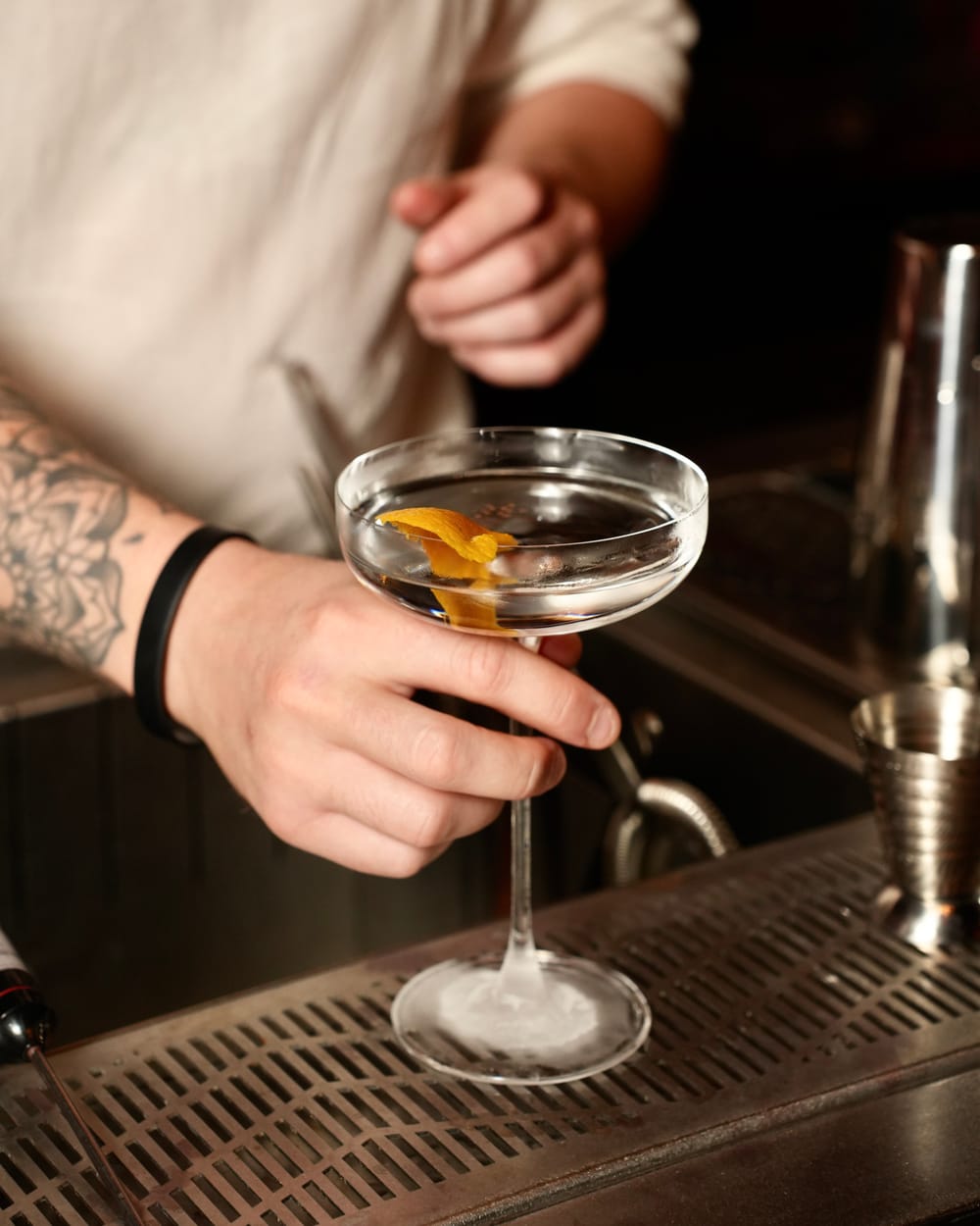 Dans le 8ème arrondissement parisien, un néo-bistrot speakeasy ouvre ses portes post feature image