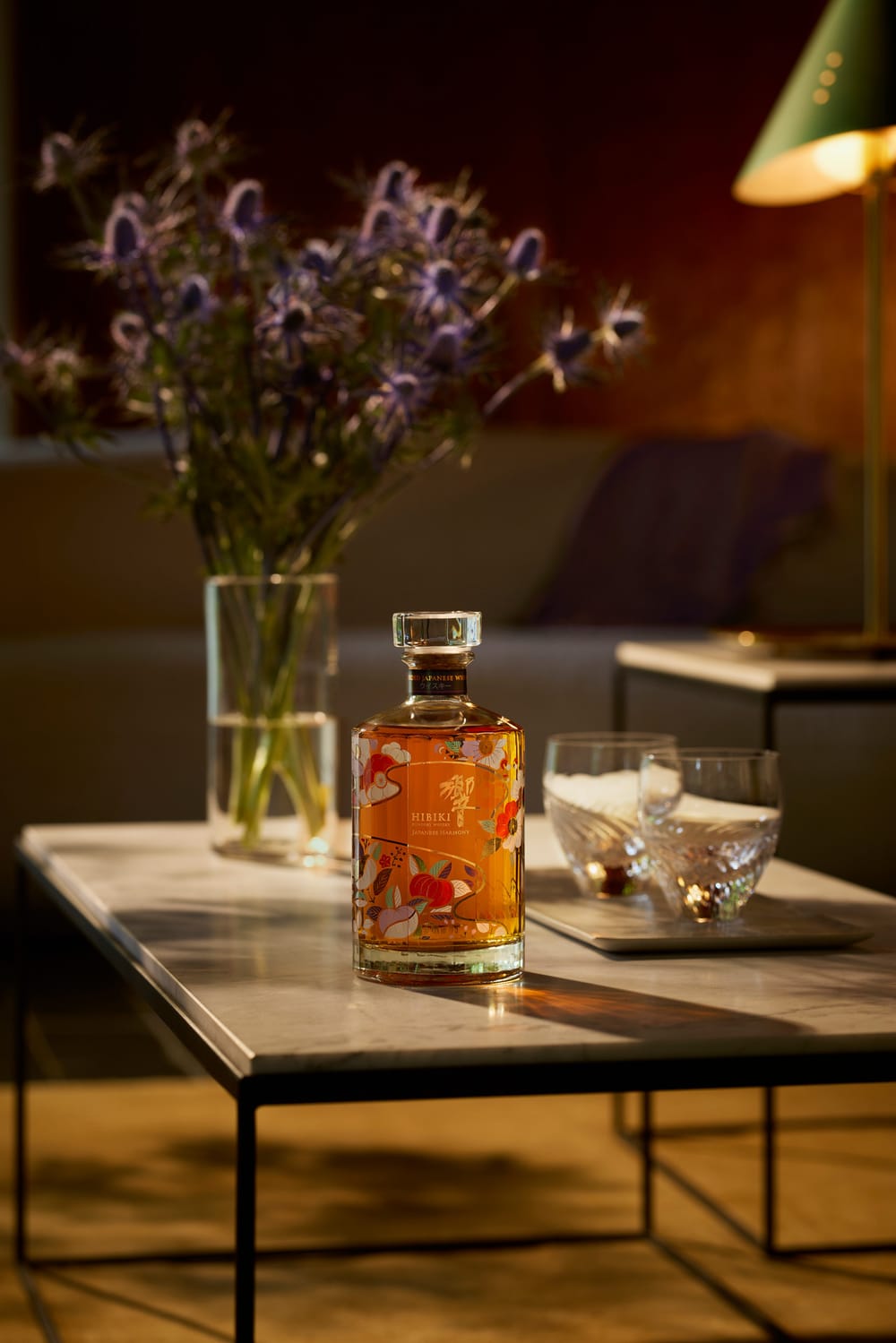 The House of Suntory dévoile une édition limitée d’Hibiki Japanese Harmony en collaboration avec Chiso, la légendaire Maison de kimono post feature image