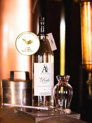 A1710 décroche une double médaille d'or aux Caribbean Rum Awards 2025 avec son rhum blanc "La Perle" post feature image