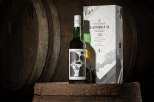 Laphroaig dévoile un single malt de 35 ans rendant hommage au pionnier de la distillerie Dugald Johnston post feature image